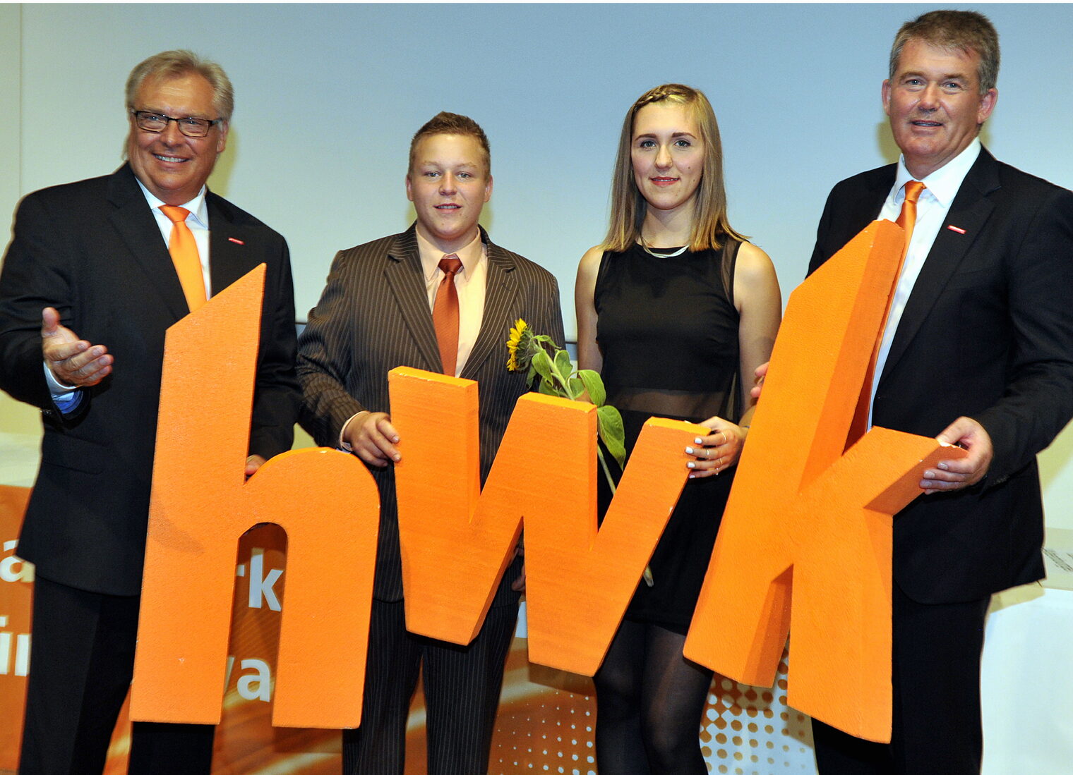 Von links: HWK-Präsident Hans-Peter Rauch, Ronald Schön, Marie Kracker und Hauptgeschäftsführer Ulrich Wagner