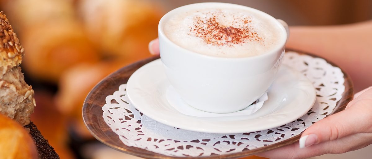 bäckerei, kaffee, tasse, kaffeetasse, theke, kunde, cappuccino, milchschaum, tablett, bedienen, bedienung, trinken, gebäck, bäcker, verkauf, frisch, frische, brot, brottheke, cafe, verkäuferin, bäckereifachverkäuferin, servieren, angebot, qualität, genuss, genießen, backen, gebacken, essen, handwerk, handwerklich, tradition, traditionell, frühstück, brunch, pause, kaufen, einkauf, lebensmittel, nahrungsmittel, geschäft, verkaufen, lecker, service, verzehr, bckerei, kaffee, tasse, kaffeetasse, theke, kunde, cappuccino, milchschaum, tablett, bedienen, bedienung, trinken, gebck, bcker, verkauf, frisch, frische, brot, brottheke, cafe, verkuferin, bckereifachverkuferin, servieren, angebot, qualitt, genuss, genieen, backen, gebacken, essen, handwerk, handwerklich, tradition, traditionell, frhstck, brunch, pause, kaufen, einkauf, lebensmittel, nahrungsmittel, geschft, verkaufen, lecker, service, verzehr