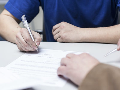 Ausbildungsberatung Ausbildung Ausbildungsberatung Ausbildung Schlagwort(e): Ausbildung, Ausbildungsberatung, Auszublindende, Auszubildender, Konfliktlösung, Konfliktberatung, Beratung, Vorstellungsgespräch, Besprechung, Büro, Besprechungsraum, Checkliste, Vertragsunterzeichnung