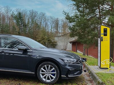 Ladesäule E-Mobilität Auto