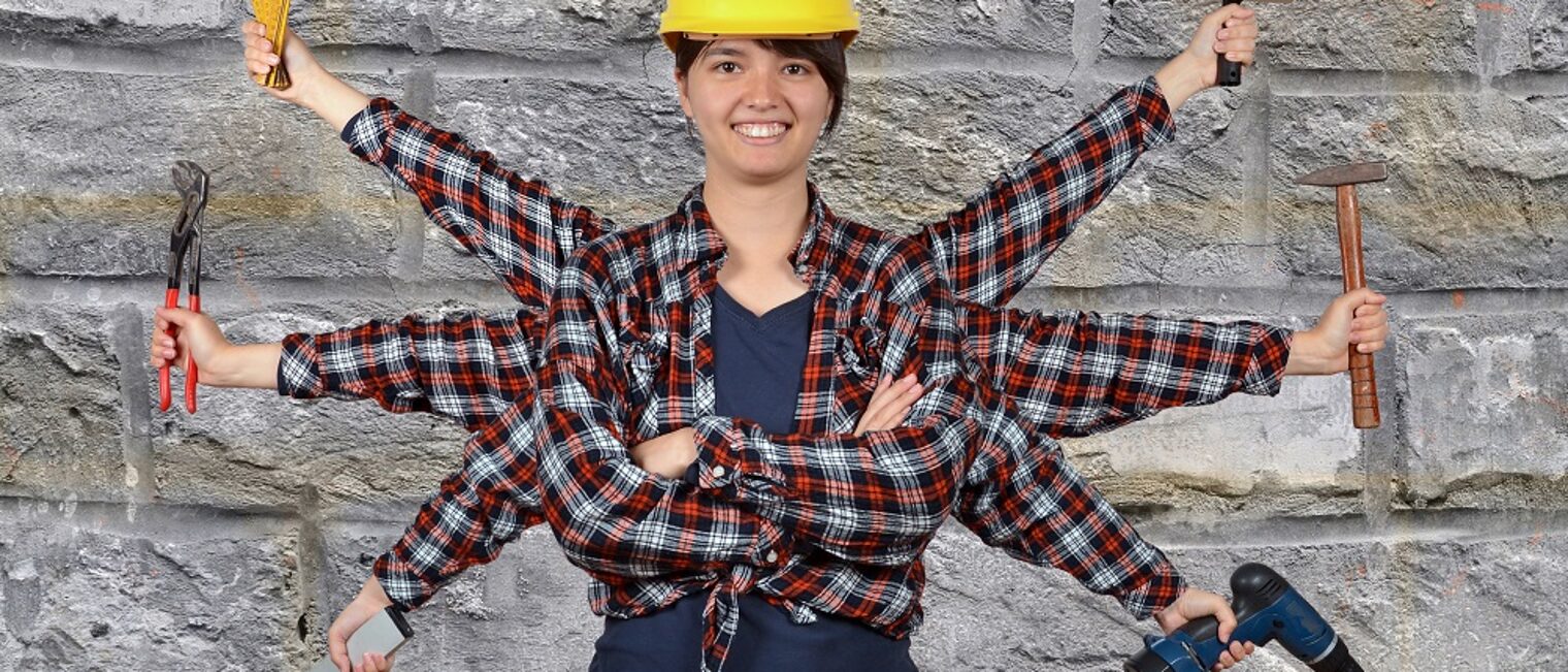 haus, garten, arbeit, hausarbeit, gartenarbeit, montage, reparatur, bohren, hmmern, streichen, nagel, zange, wasserwaage, do it yourself, heimwerker, heimwerken, werkstatt, basteln, helm, sicherheit, jung, frau, technik, technisch, begabt, freude, selbstsicher, werkzeug, werkzeuge, mdchen, beruf, lehre, lehrling, azubi, ausbilden, ausbildung, bauarbeit, arbeitslos, schulung, zukunft, verdienen