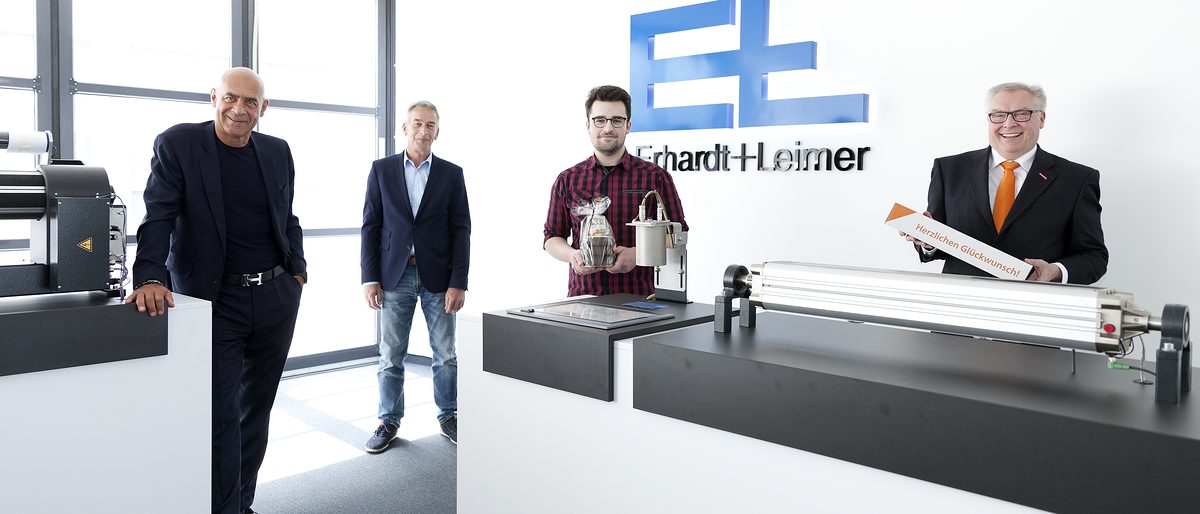 v.l. Geschäftsführer Erhard und Leimer Dr. Michael Proeller, Ausbildungsleiter Peter Schnitzlein, Bundessieger Luca del Papa, HWK Präsident Hans-Peter Rauch v.l. Geschäftsführer Erhard und Leimer Dr. Michael Proeller, Ausbildungsleiter Peter Schnitzlein, Bundessieger Luca del Papa, HWK Präsident Hans-Peter Rauch