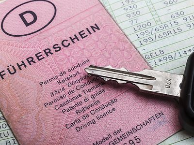 führerschein, pkw, fahrerlaubnis, führerscheinentzug, kfz, zulassungsbescheinigung, zulassungsstelle, zulassung, alt, alter, auto, autohandel, autohaus, umtausch, automobil, autopapiere, autoschlüssel, berufsfahrer, berufskraftfahrer, besitzer, deutsch, deutschland, dokument, eigentümer, eintrag, einträge, eu, fahrzeugbrief, fahrzeughalter, fahrzeughändler, fahrzeugpapiere, fahrzeugschlüssel, fahrzeugzulassung, funkschlüssel, kfz-brief, umtauschen, kraftfahrzeug, papiere, rosa, schlüssel, schlüsselanhänger, strassenverkehr, straßenverkehr, straßenverkehrsamt, straßenverkehrsordnung, teil 2, verkauf, verkehrskontrolle, vordruck, zündschlüssel