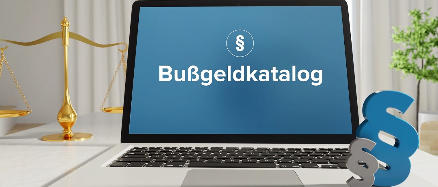 bußgeldkatalog, bußgeld, katalog, laptop, recht, gesetz, text, anwalt, paragraf, waage, internet, computer, online, büro, wort, urteil, blau, rechtsprechung, datenschutz, keine personen, schreibtisch, justiz, display, zeichen, suche, suchen, ui, web, internetseite, digital, fenster, begriff, bildschirm, beschriftung, kriminalität, drinnen, hell, deutschland, 3d, blog, beschriftet, rechtlich, redaktionell, arbeitsplatz, gericht, cyberspace