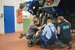 Landmaschinenmechaniker, Technologiezentrum, Technologiezentren, TZH, ÜLU, Überbetriebliche Lehrlingsunterweisung, Unterricht, Bildung, Fortbildung, Weiterbildung, Meister, Meisterkurs, Seminar, Seminare, Bildungszentrum, Berufsbildung