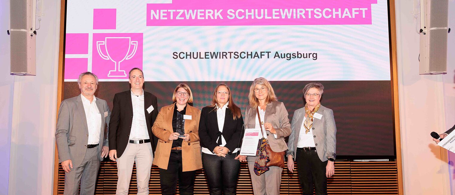 Thomas Schenk, SCHULEWIRTSCHAFT Deutschland, Matthias Schilling, AK SCHULEWIRTSCHAFT Gymnasien Augsburg, Nina Seitz, Teamleitung HWK Schwaben, Judith Lindsay und Sandra Holzapfel, AK SCHULEWIRTSCHAFT Realschulen Augsburg, Angela Papenburg, SCHULEWIRTSCHAFT Deutschland. 