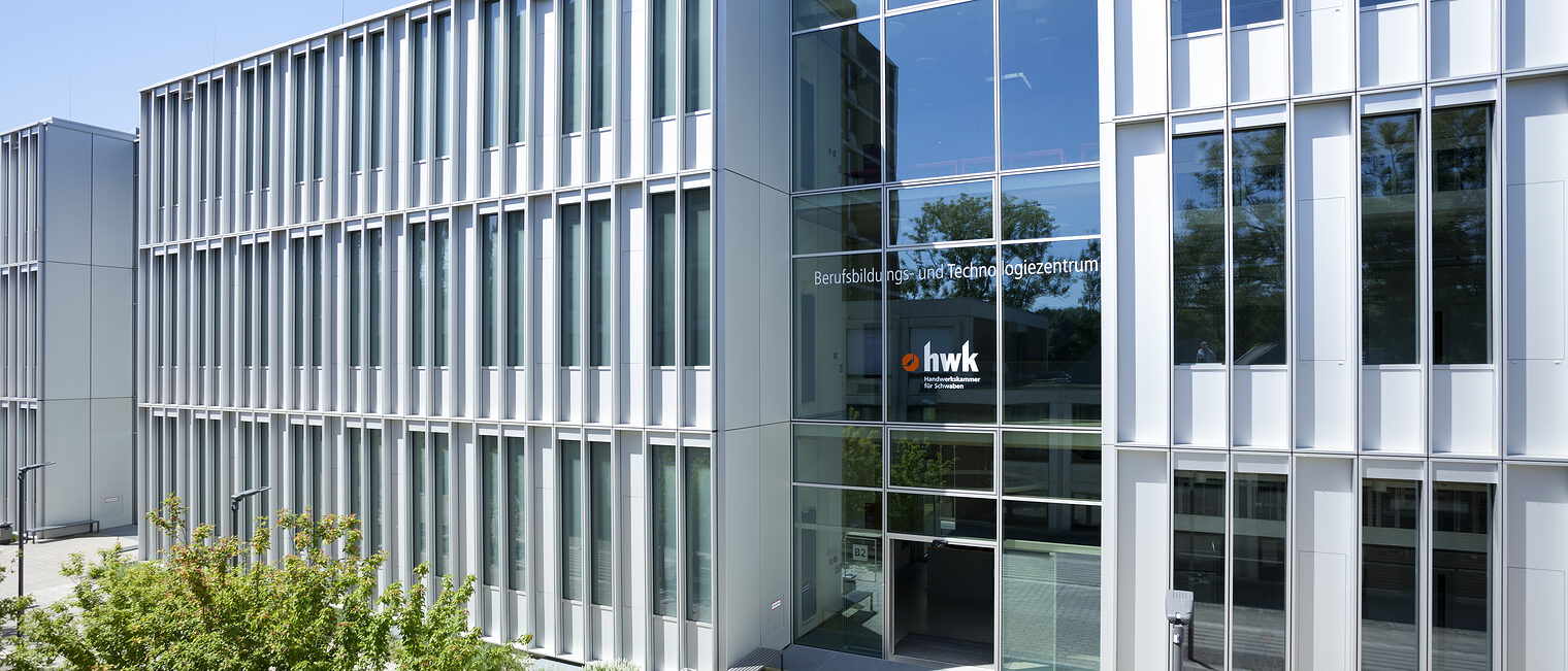 Berufsbildungs- und Technologiezentrum Augsburg der Handwerkskammer für Schwaben von außen 