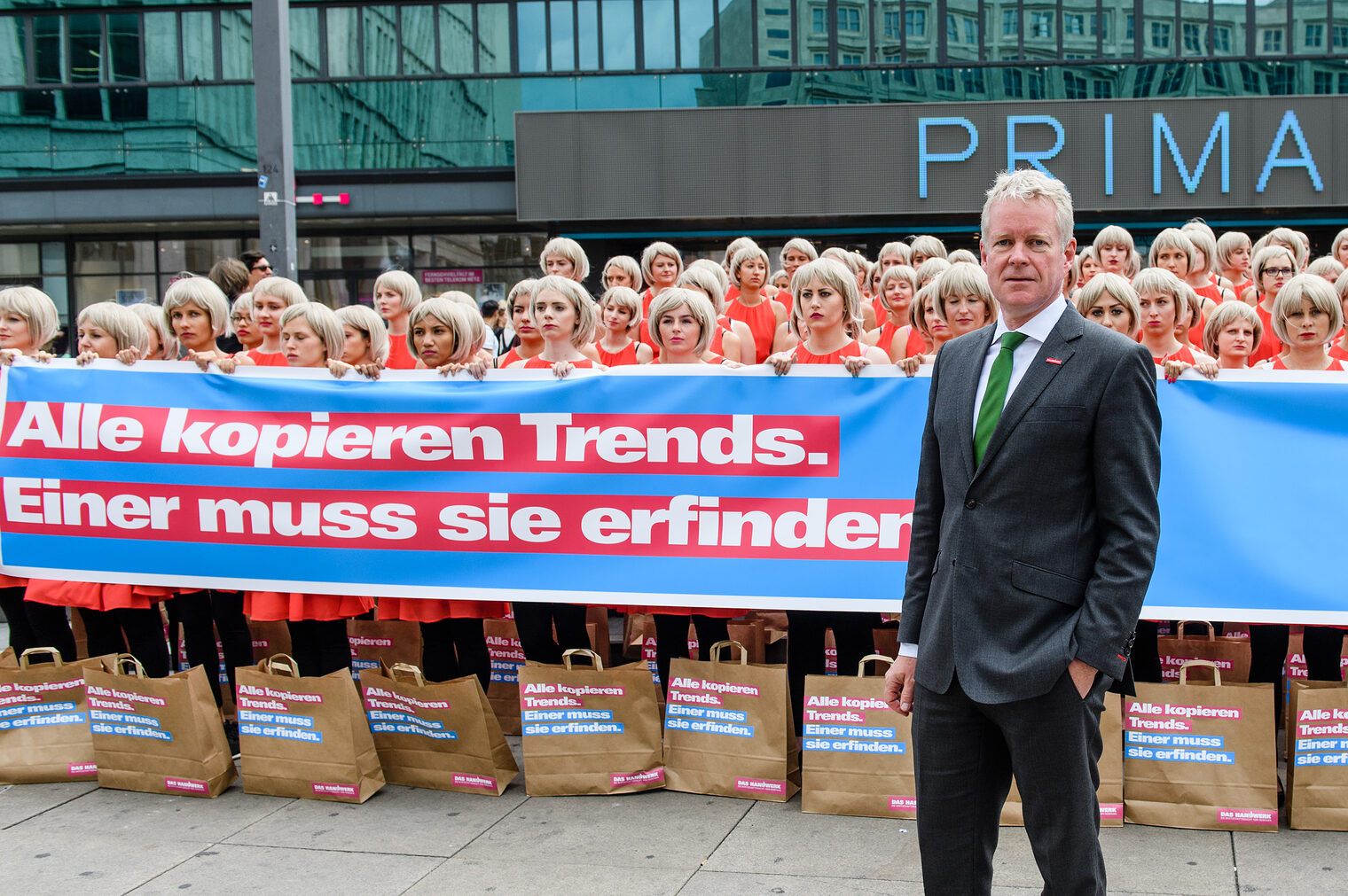 Das Handwerk ¿Alle kopieren Trends. Einer muss sie erfinden.¿, 29. Juni 2016 Copyright: Zentralverband des Deutschen Handwerks/Deutscher Handwerkskammertag (DHKT)/Stefan Hoederath Kostenlose Verwendung bei redaktioneller Berichterstattung u¿ber das Handwerk. Das Handwerk ¿Alle kopieren Trends. Einer muss sie erfinden.¿, 29. Juni 2016 Copyright: Zentralverband des Deutschen Handwerks/Deutscher Handwerkskammertag (DHKT)/Stefan Hoederath Kostenlose Verwendung bei redaktioneller Berichterstattung u¿ber das Handwerk.