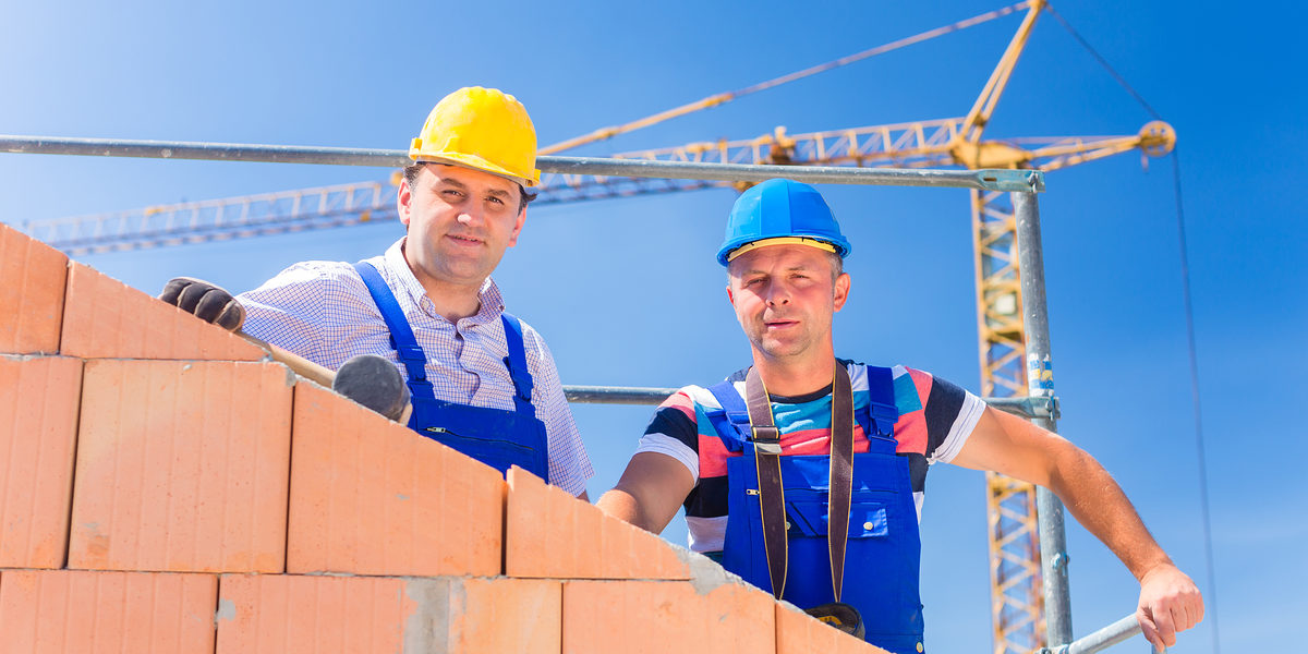 Two proud construction site workers or bricklayers standing on house project directing the crane with a remote control Two proud construction site workers or bricklayers standing on house project directing the crane with a remote control Schlagwort(e): construction, building, site, crane, Home, house, real estate, bricklayer, builder, worker, craftsman, bricklayer, build, crane, project, shell, profession, occupation, job, staff, employee, employment, work, colleagues, team, helmet, hardhat, scaffold, walls, wall, bricks, stonewall, bricklaying, laying, brick, safety, protection, boom, pride, proud, men, male, two, people, German, European, remote, control, baustelle, bauarbeiter, haus, immobilie, kran, eigenheim, bauplne, maurer, bau, bauen, rohbau, mauern, handwerker, bauindustrie, bauprojekt, job, beruf, arbeit, arbeiten, mitarbeiter, arbeiter, arbeitsplatz, kollegen, team, helm, blaumann, gerst, hammer, wasserwaage, wnde, wand, backsteine, steine, backsteinwand, sicherheit, sicherheitskleidung, arbeitsschutz, baufinanzierung, stolz, mnner, zwei, menschen, deutsch, europisch