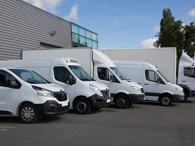 White Delivery Trucks Backed Up to A Warehouse Building Schlagwort(e): automobile, business, car, cargo, city, commercial, delivery, distribution, engine, factory, front, garage, industry, light, line, lot, modern, motor, new, park, rent, row, service, shipping, show, small, transit, transport, transportation, transporter, truck, trucking, van, vehicle, warehouse, white, truck, van, transport, vehicle, transportation, transporter, trucking, warehouse, shipping, transit, rent, delivery, automobile, business, car, cargo, city, commercial, distribution, engine, factory, front, garage, industry, light, line, lot, modern, motor, new, park, row, service, show, small, white