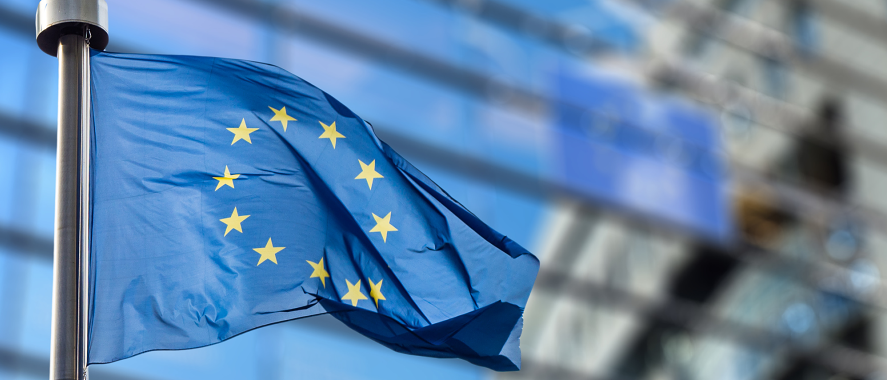EU-Flagge_EU-Parlamentsgebäude