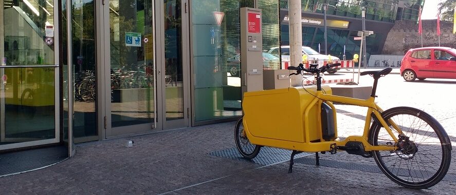 Lastenfahrrad Fahrrad Gebäude DHL